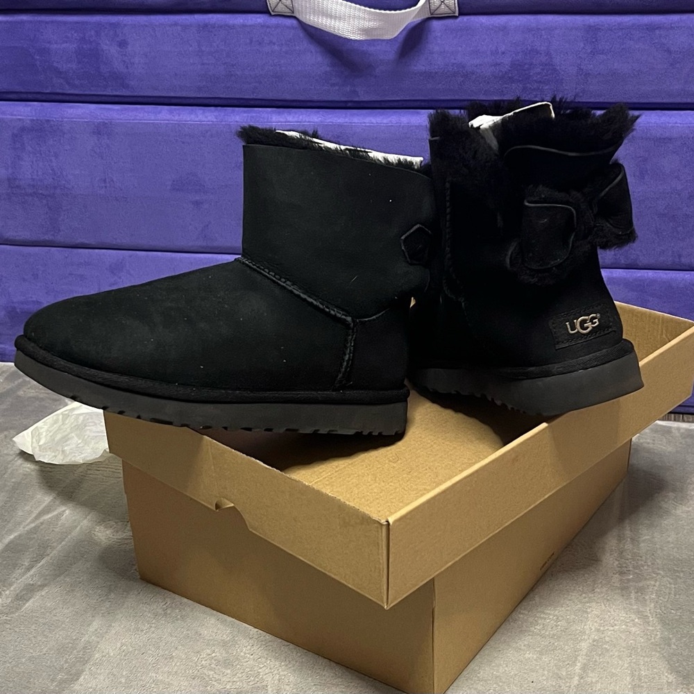 UGG Naveah Classic Bailey Boots Black Size 7
